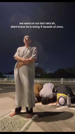 fun fact: you can actually pray 4 raka’ah at once, but it is not recommended! watch till the end… don’t worry we did another extra 2 raka’ah after. #ramadhan #tarawih #funny #allah #tiktoksg