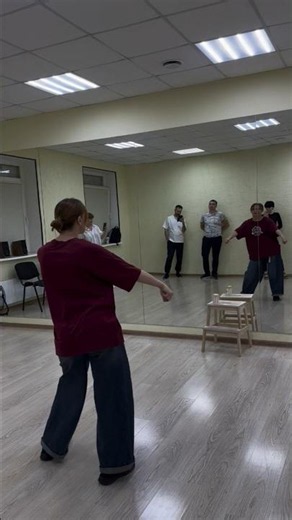 BACHATA TUTORIAL Еще один простой и эффектный футворк😍 Скоро старт бесплатного челленджа!