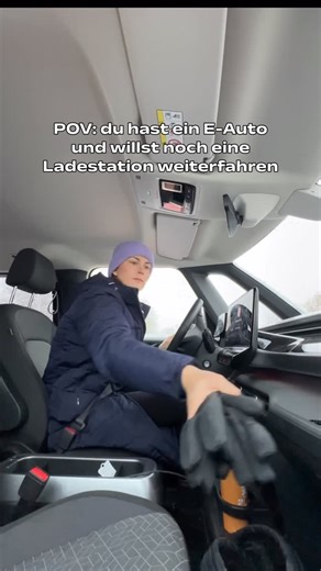 Camilla Schmidt on Instagram: "Wer hat auch ein Elektro Auto? 🫶🏻 Ich liebe meinen ID Buzz, aber die Reichweite könnte im Winter echt besser sein 😩😅 #elektroauto #vw #idbuzz #ecar"