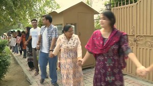 Pakistan group protects churches