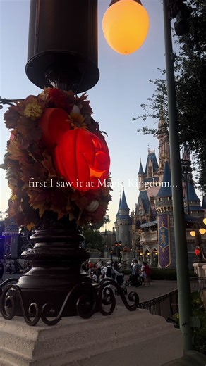 I love Disney Halloween decor🎃✨#wdw #disney #disneyhalloween #disneycontent #spookyseason