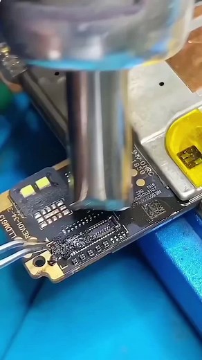 Cleaning and replacement of circuit board components. 🤔 #scspcba #pcba #pcb #semi #inovation #electronic #components #pcbassembly #pcbmanufacturer #industrial #smt #ems #pcbfactory #soldering #cleaning