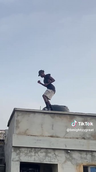 Replying to @winner...101 😹😹🫴🏾Oya where should I do this next? ⚠️Fake sky⚠️, ⚠️Green screen⚠️ #bmightyygreat #fyp #goviral