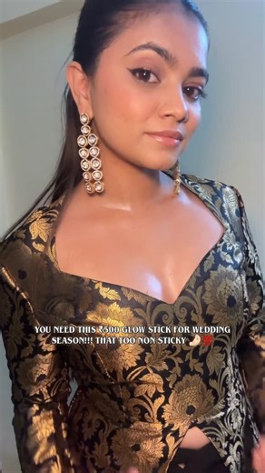 SHIKHA | Content Creator on Instagram: "Obsessed 🤌🏻comment ‘Glow’ ✨ for links 🔗"