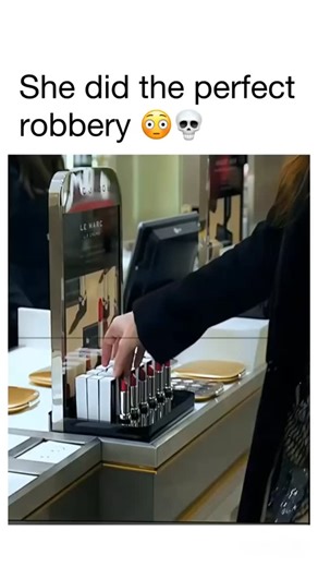 @net_scene on Instagram: "🎥oceans 8: Following her release from prison, Debbie Ocean, younger sister of the late Danny Ocean, meets with her former partner-in-crime Lou to convince her to join a ally heist that she planned while serving her sentence. Debbie and Lou assemble the rest of their team: Rose Weil, a disgraced fashion designer who is deeply in debt with the IRS; Amita, a jewelry maker and friend of Debbie's who is eager to move out of her mother's house and start her own life; Nine Ba