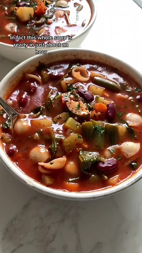 Hearty Winter Minestrone Soup Recipe | Olive Garden Copycat