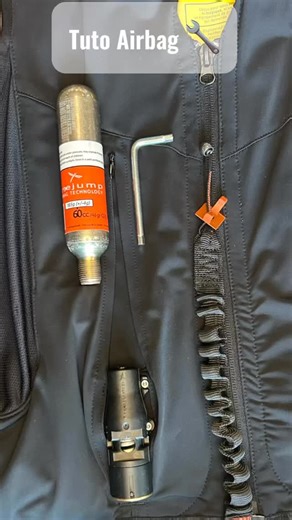 1K views | Airbag déclenché = mission remontage !  On t’explique comment redonner vie à ton airbag en 3 minutes chrono ⏱️ Regarde bien, parce qu’un airbag bien réarmé, c’est un cavalier bien protégé  #airbag #tutocheval #ridersafe | PADD La Roche-sur-Yon Cholet et Angers | Facebook