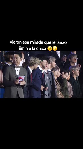 La mirada de Jimin a la chica del staff | BTS