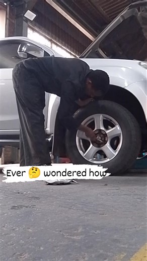 How to take off the wheel #learning #me #StarsEverywhere #DriveSafe #carcare #automotive #mechanictips #followforfollowback #followersreelsfypシ゚viralシfypシ゚viralシalシ #viralreelschallenge | Slg Motor Mech Automechanika