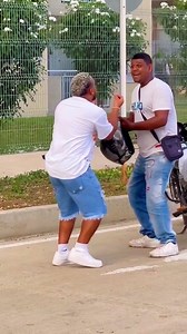 Me estabas mirando¿ 😅 . #fblifestyle #bromas #llamada #incomoda #cartagenadeindias #sincelejo #prank #comedy #funny #funnyvideos #funnyvideo #Amazing | Camilin Tv