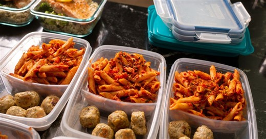 L'astuce toute simple pour nettoyer efficacement votre Tupperware (et venir à bout des taches de sauce)