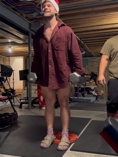 Stephen Goku Lomas on Instagram: "A merrymaking workout with the homies I started the year with ❤️💚 and Merry Christmas to you guys for watching our shenanigans! #christmaslift #homegym #workout"