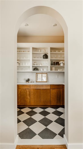 The HAWTHORNE COTTAGE💛 Located at The Views at Bridgewater in York, PA, this beautiful Model Home showcases 4 Beds, 3.5 Baths, and 3,769 sqft. Tour this home to see our favorite features… - Arched entryways - Covered porch with outdoor fireplace - Laundry room accessible from the Owner’s Closet - Basement Cafe Use the link in our bio or call 717-537-9543 to schedule an appointment to see this beautiful Hawthorne Cottage and The Views at Bridgewater community today! #keystonecustomhomes #Hawthro