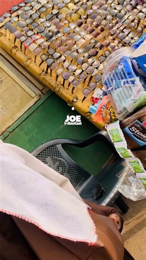 There is a visually impaired man who has decided to make the Lapaz footbridge his permanent begging spot. This woman, on our first encounter, told me that someone brings the man every morning and picks him up at 10am, and she permits this activity on the footbridge because… 1/2