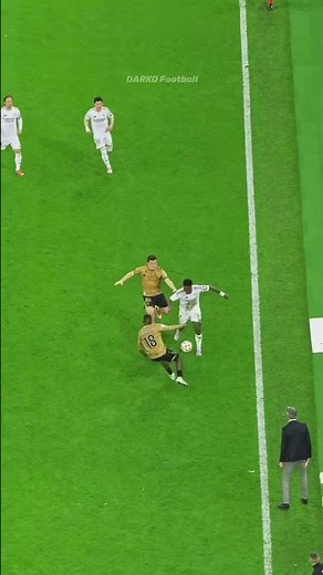 Vinícius Jr DESTROYS Defenders with Audacious Flick | Real Madrid Magic #madrid #vinicius #prime