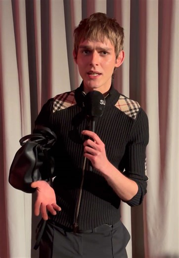 SLEEK asks, @max answers! #interview #sleek #gntm