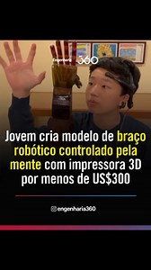 Benjamin Choi, um jovem inovador da Virgínia, revolucionou a tecnologia de próteses ao criar um braço protético acessível, não invasivo e controlado pela mente. Diferente dos modelos tradicionais, que exigem cirurgias cerebrais caras e arriscadas para implantar sensores, o projeto de Choi utiliza sensores externos posicionados na testa e no lóbulo da orelha para interpretar os sinais do cérebro. Construído com uma impressora 3D de apenas 75 dólares, o dispositivo tem custo inferior a 300 dólares