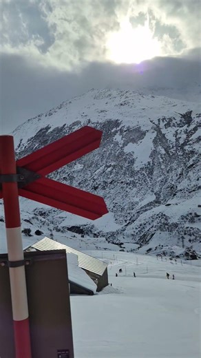 2026-01-18 스위스 우리주 안데르마트 산악열차에서 바라본 알프스 풍경 ((Andermatt, Switzerland)
