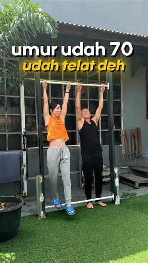 Shinta Dewi | Train for Longevity & Vitality on Instagram: "Opa gogi 74thn aja bisa kok. Kamu yg lebih muda pasti juga bisa, bahkan lebih!! Yuk buruan unlock pull up mu, uda aku rangkum step by step nya di link bio aku ya 😍🔥💪"