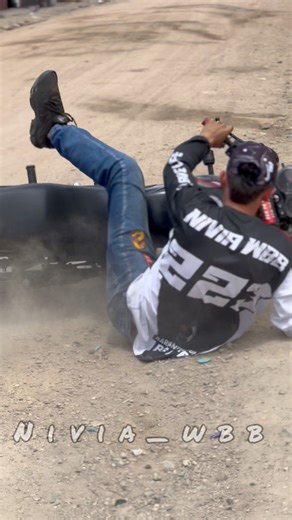 Me caigo en mi NKD 125💔😱 El final estubo muy random🤣🤣 #fails 🤯 | Nivia WBB