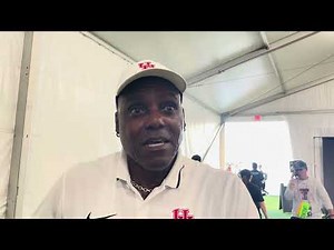 Carl Lewis Reacts to Louie Hinchliffe's 100m Dash Win, Talks 100m Sprinters and World Record Talk
