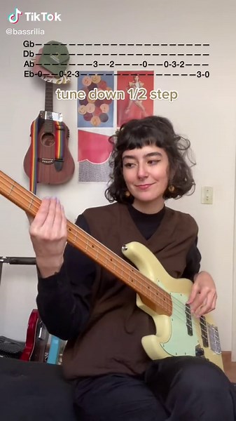 Top 10 Easy BASS Riffs to Learn: Gorillaz Feel Good Inc.