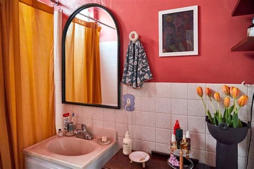 I Put a Cake Stand in My Bathroom (It’s So Pretty!)