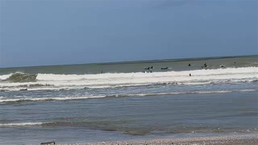 PEカーボンは反発が前に向かうので、波のキャッチ。加速感はかなりあるね。重量はコントロールしやすいけど、ノーズスタビリティ重視の重めか加速とターンコントロールの軽めかは、コントロールできるだけに判断が難しいところだね。しかしこの辺りの波では、波に奥行きが少ないから、やはり、早め加速テイクオフ軽量ヴァージョンかな。慣れたらミドリ流確率できると思うあるよ。久しぶりのuｐあざす