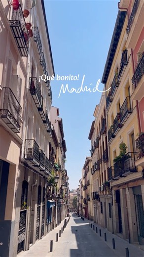 ¡Qué bonito Madrid ! 🫰🏻😍❤️💛❤️🇪🇸 #madrid #españa #spaintravel #spain #tourguide #verano