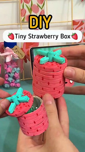 Tiny Strawberry Box 🍓😍 | Cute Handmade Mini Craft