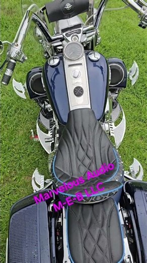 6-Speaker 2-Amp Set-up. LED's, Fishtails, Floorboards, Corbin Seat, Pull-Back bars, Chrome Spokes+..