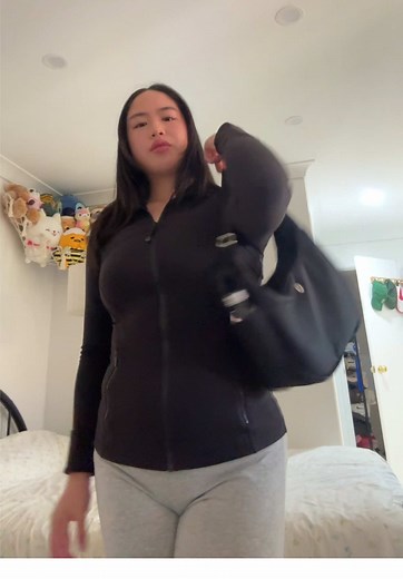 Lululemon City Essentials Shoulder Bag Review