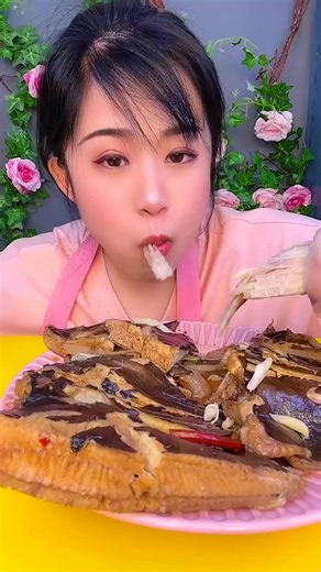 Enjoying some sweet treats! 🍰😍 Can’t resist these desserts! #FoodLover #SweetTooth | Claudina Hamlet