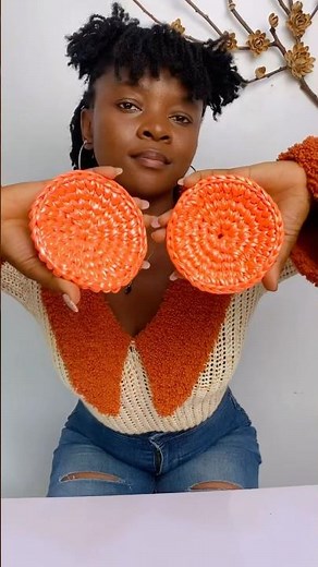 Here is the trick to working with metallic yarn, let me know if it works for you as you crochet 🧶