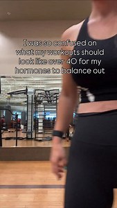 Here’s the exact workout approach that helped me balance my hormones and lose 35 pounds 👇 For years, I thought more was better when it came to exercise. Long workouts. High intensity. 5–6 days a week. Sometimes strength training and cardio on the same day. And yet… I felt more inflamed, more exhausted, and less confident every month. The effort I was putting into the gym didn’t match what I saw in the mirror — and that was incredibly frustrating. So I went deeper. Into women’s hormones. Stress.