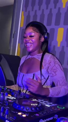 Female DJ Wayne - Music Mixing Mastery