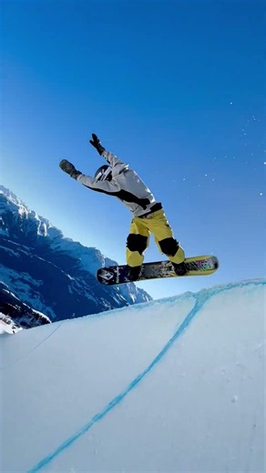 Epic Snowboarding Adventure in the Halfpipe