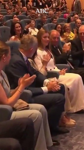 Letizia le hace un gesto de aprobación a la infanta Sofía y demuestra que ella es la que manda
