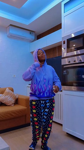 31K views · 2K reactions | This song Sweet pass me ex-boyfriend #if you don't believe it just listen to this song playing 藍 | Sam Christiana | Facebook