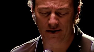 Bruce Springteen – If I Should Fall Behind...🎧 Watch and enjoy the Video here: https://hitsofthepast.topgreatsong.com/bruce-springteen-if-i-should-fall-behind/?utm_source=facebook&utm_medium=dreel&utm_campaign=goldenoldiesforever | Golden Oldies Forever