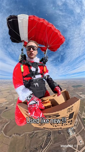 First class pizza delivery 😂 — #skydiving #freefall #ugc