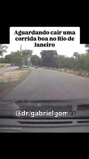 Dr. Gabriel Gomes on Instagram: "O que estamos vendo nesses estados é a falência prática da autoridade do Estado em determinados territórios. Quando o crime organizado passa a impor regras, cobrar “pedágio”, autorizar ou proibir atividades, não se trata mais de criminalidade comum é domínio territorial, é poder paralelo exercido à luz do dia. Isso acontece porque há: • Omissão deliberada do Estado em retomar áreas dominadas; • Congresso Nacional inerte, mais preocupado com pautas ideológicas do