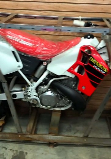 Exploring the 2001 Honda CR500R - A Motocross Icon