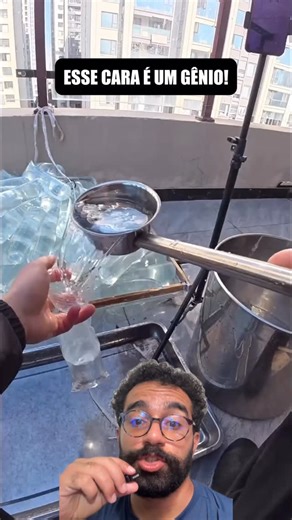 Fatos Extra on Instagram: "O cara amarrou o saco de um jeito que eu nunca tinha visto antes… parece besteira, mas quando você vê, a cabeça até dá uma travada 🤯 Essas pequenas invenções do dia a dia mostram como criatividade não precisa ser complicada. Às vezes é só olhar pro óbvio de outro ângulo. Assiste até o final e me diz: você já tinha visto alguém fazer assim? 👇 #curiosidades #coisasdodiaadia #criatividade #invenções #brasil laranjinha chupchup detalhessimples"