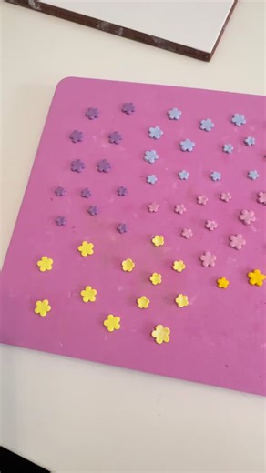 Florals 🌺🌼🪻 Handmade polymer clay hanging ornaments with all the florals 🩷 Etsy https://missdaisyclay.etsy.com . . . #handmadebusiness #smallbusinesssupport #polymerclaycreations #handmadegifts #missdaisyclay