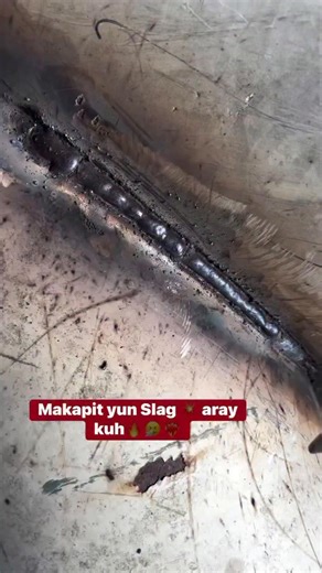 Ka Poging Welder on Instagram: "Make reel again khit reels q nmn sya post Removing of slag parin 👌❤️‍🔥👌🔥#slag #chipping #hammer #weld #joint #reels #shorts #viral #fullwelding"