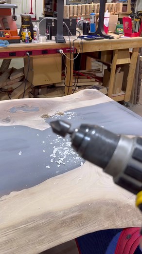 Installing threaded inserts for table legs, the clean way.👍😎