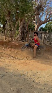 1.1M views · 40K reactions | Atrás de la amiga mía que vive lejos que dique me va contar un chisme  | David Gomez | Facebook