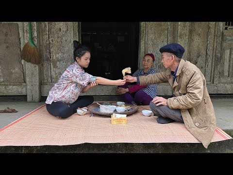 Pregnant and Struggling, She Never Expected Help from an 85-Year-Old Stranger