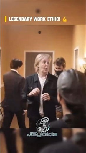 Paul McCartney: The Creative Genius at Work. 🧠🎸 #paulmccartney #thebeatles #beatles #shorts #jsyakie